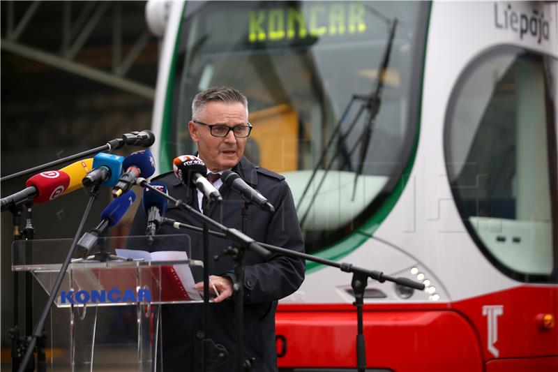 Predstavljanje Končarevog niskopodnog električnog tramvaja