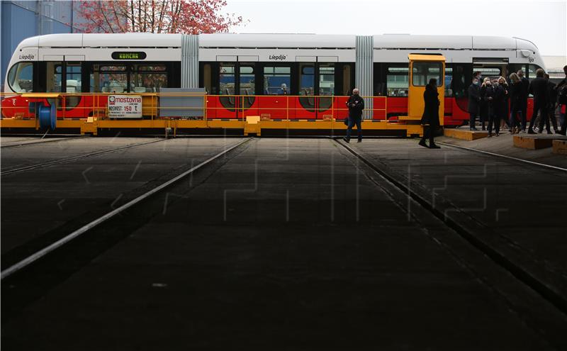 Predstavljanje Končarevog niskopodnog električnog tramvaja