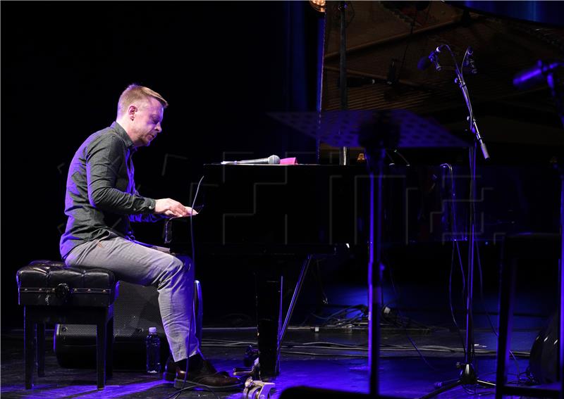 Matija Dedić održao koncert u ZKM-u