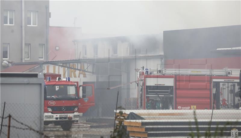 U Sesvetama lokaliziran požar