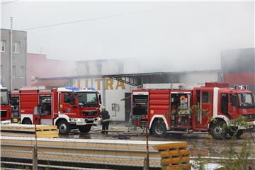 U Sesvetama lokaliziran požar