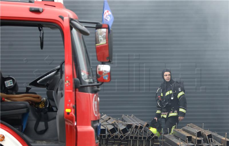 U Sesvetama lokaliziran požar