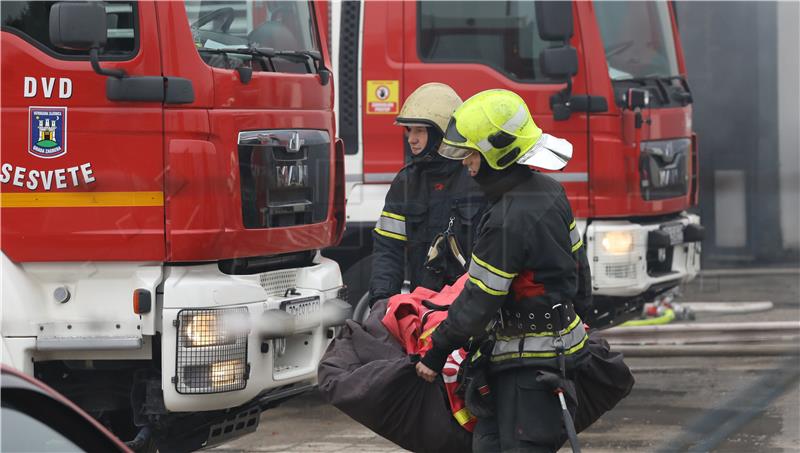 U Sesvetama lokaliziran požar