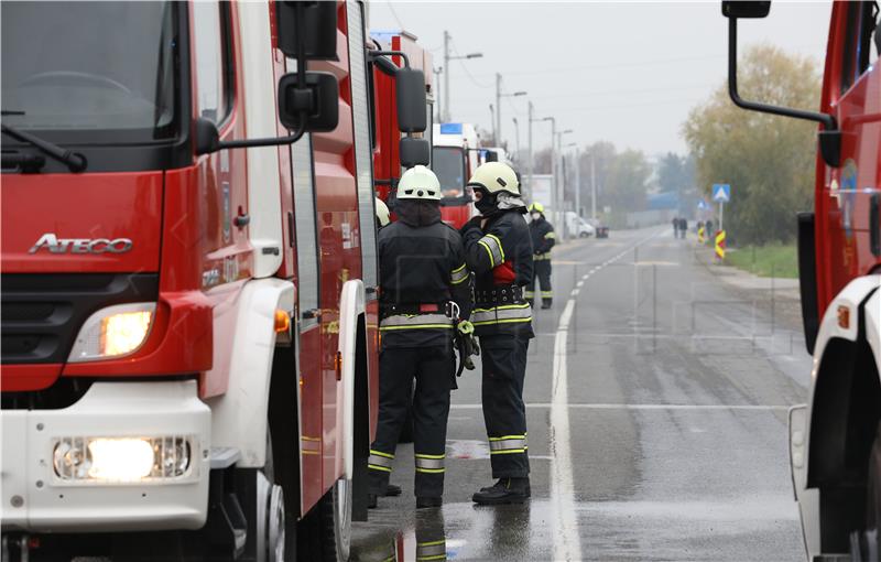 U Sesvetama lokaliziran požar