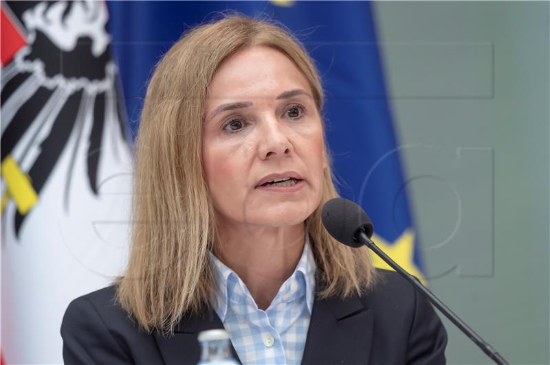 VLADA: U nadzoru epidemioloških mjera 1126 upozorenja i 24 prekršajna naloga