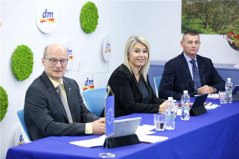 Trgovački lanac dm predstavio rezultate poslovne godine 2019./2020.