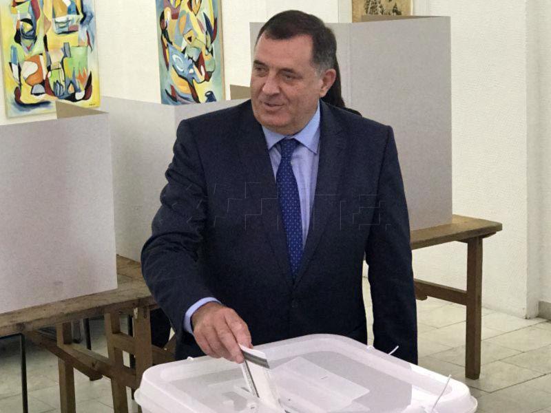 Dodik u 'finišu' izborne kampanje u bolnici obilazio zaražene koronavirusom 