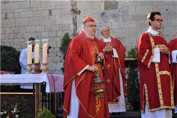 Šibenik: Bozanić predvodio euharistiju