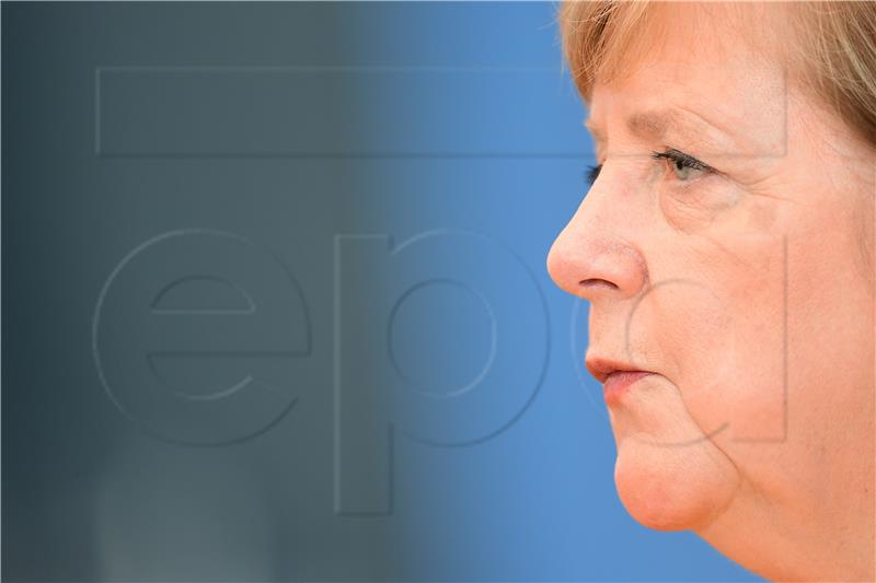 Merkel upozorila na tešku zimu dva tjedna od uvođenja djelomičnog zatvaranja