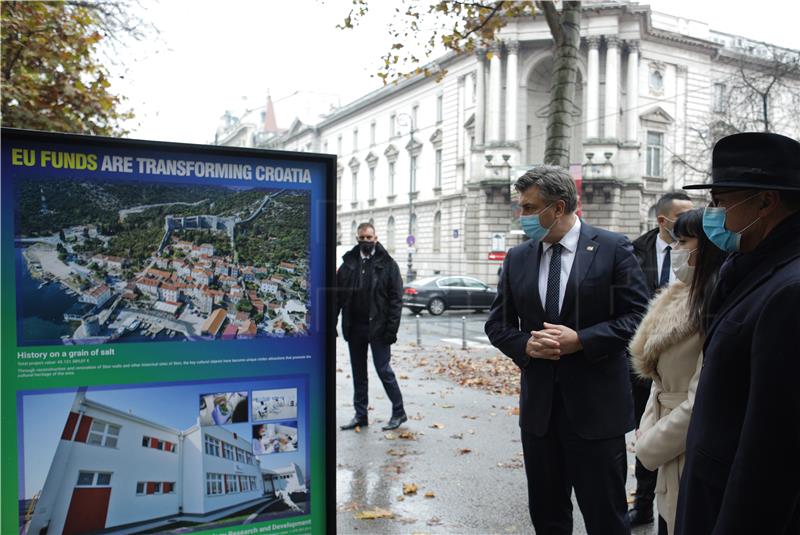 Plenković obišao izložbu "EU fondovi mijenjaju Hrvatsku"