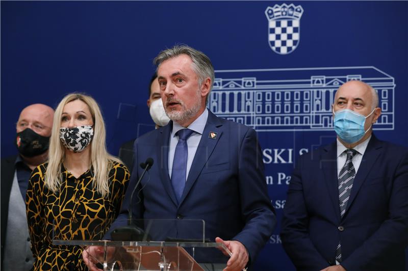 Skoro: I apologise for having been HDZ member, Plenkovic must assume responsibility