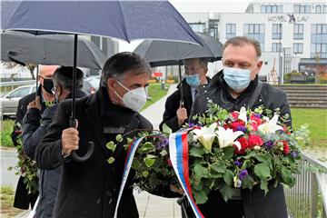 SNV u Vukovaru položio vijenac na obali Dunava