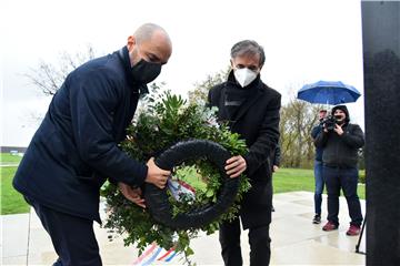 SNV položio vijenac na Ovčari