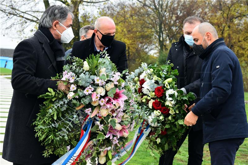 SNV položio vijenac na Ovčari