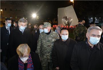 Prigodni program ispred Nacionalne memorijalne bolnice Vukovar