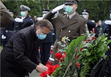 Polaganje vijenaca na na Memorijalnom groblju žrtava Domovinskog rata