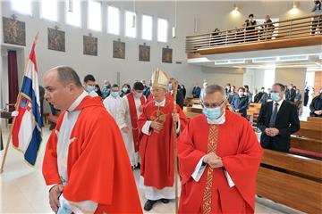 Nadbiskup Puljić u Škabrnji: Teško se može zaboraviti i oprostiti