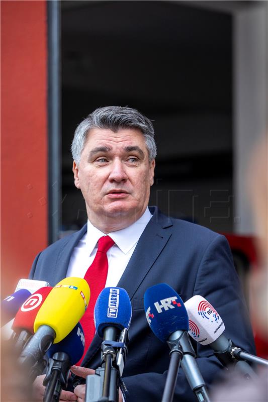 Milanovic proposes that VNS session be held at government headquarters