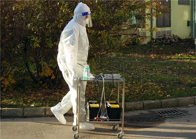 Tents outside Varazdin hospital start receiving first patients