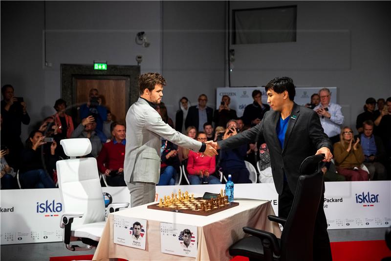 Šah: Carlsen i So u finalu