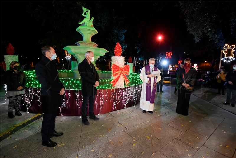 Split: Upaljena prva svijeća na adventskom vijencu u Đardinu 