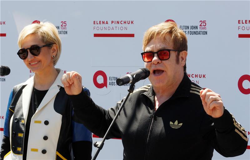 Elton John poziva na masovno testiranje na HIV 