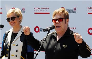 Elton John poziva na masovno testiranje na HIV 