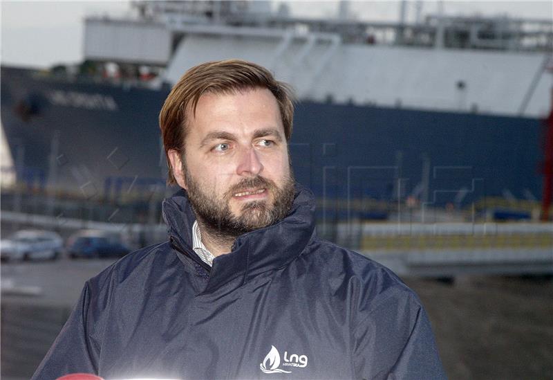 Omišalj: Brod LNG Croatia uplovio u Omišalj