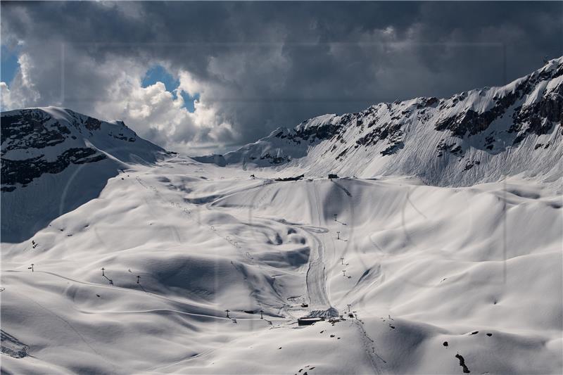 Francuska uvodi granične kontrole, želi zaustaviti odlaske na skijališta