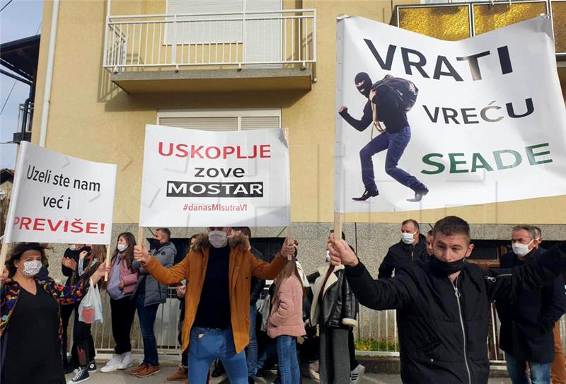 Several hundreds protest against alleged election fraud in Gornji Vakuf-Uskoplje