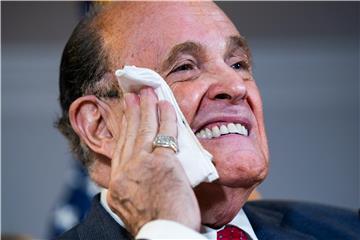 Trump objavio da je njegov odvjetnik Rudy Giuliani pozitivan na covid-19