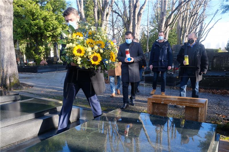 HSLS položio cvijeće na grobu Vlade Gotovca