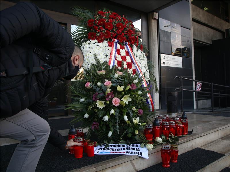  Udruge Glas poduzetnika položile vijenac ispred Ministarstva gospodarstva