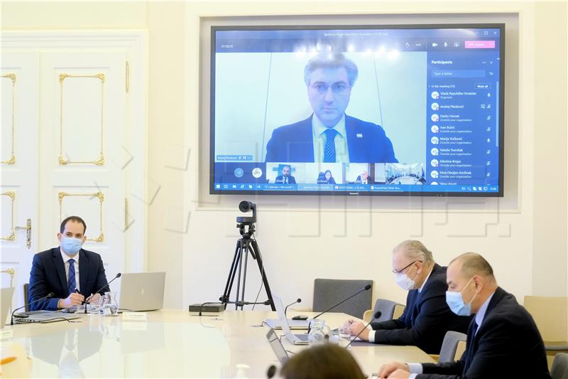 VLADA Plenković: Od idućeg tjedna nastava u većini srednjih škola - online 