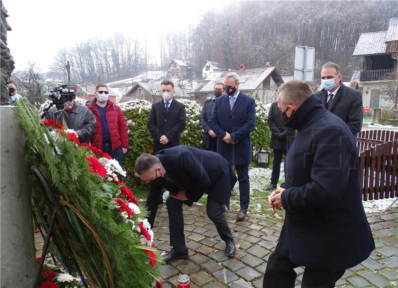 Izaslanstvo HDZ-a položilo vijenac ispred Tuđmanove rodne kuće