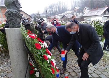 Izaslanstvo HDZ-a položilo vijenac ispred Tuđmanove rodne kuće