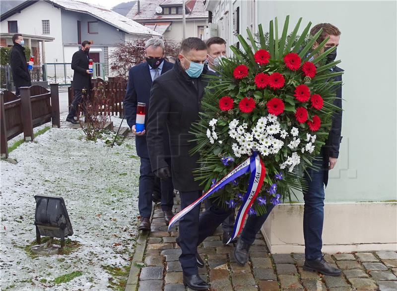 Izaslanstvo HDZ-a položilo vijenac ispred Tuđmanove rodne kuće