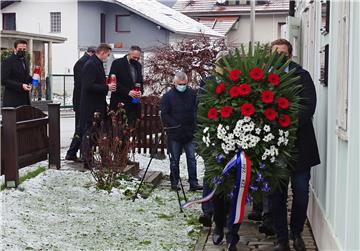 Izaslanstvo HDZ-a položilo vijenac ispred Tuđmanove rodne kuće