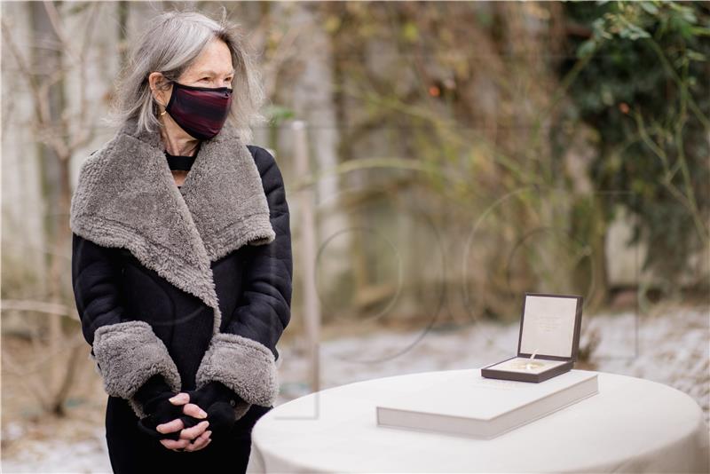 Objavljene "Izabrane pjesme" nobelovke Louise Glück 