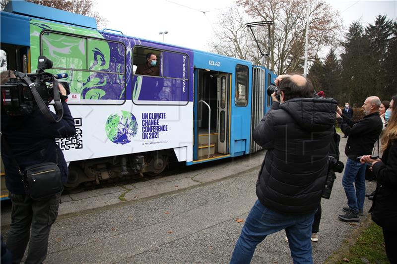 Britanski veleposlanik pustio u promet tramvaj brandiran temom COP26