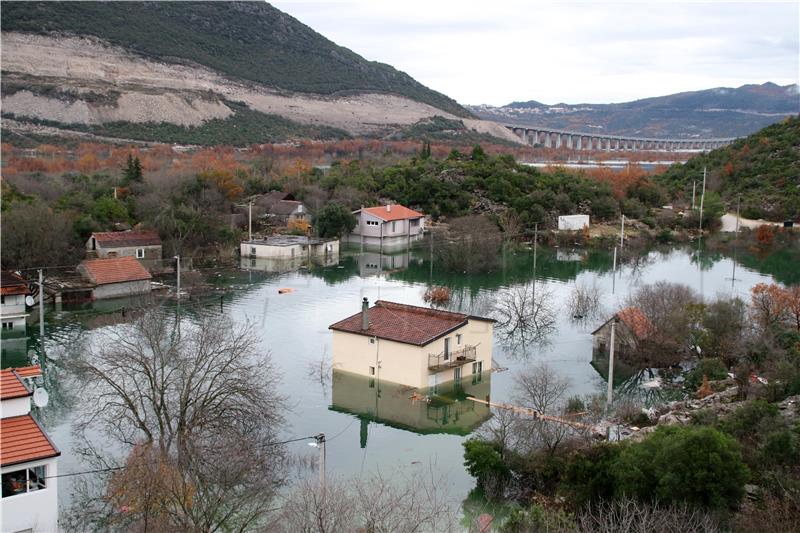 Na poplavljena područja kod Vrgorca stižu dodatne ekipe HGSS-a