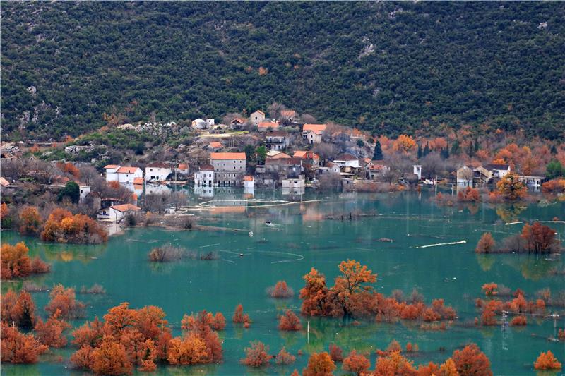 Poplava u Kokorićima: Razina vode počela opadati