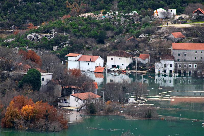 Poplava u Kokorićima: Razina vode počela opadati