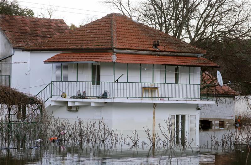 Vodostaj pao za 58 centimetara, ujutro sastanak o dolasku vojske