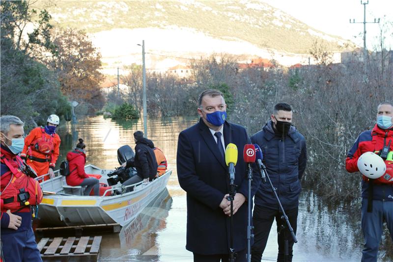 Vodostaj pao za 58 centimetara, ujutro sastanak o dolasku vojske