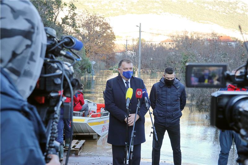 Vodostaj pao za 58 centimetara, ujutro sastanak o dolasku vojske