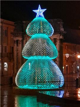 Putovanja malo, ali se ipak putuje poslom i turistički uz poštivanje mjera