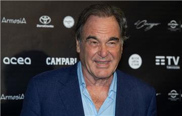 Oliver Stone cijepio se ruskim cjepivom Sputnjik V