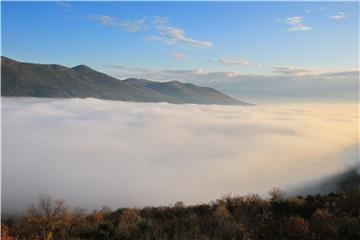 Vrgoračko polje u magli