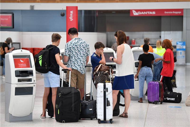 Božićna nada zbog cjepiva gasne pod pritiskom novih zabrana 